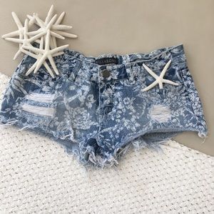 Billabong Denim Floral Shorts💖HP💖